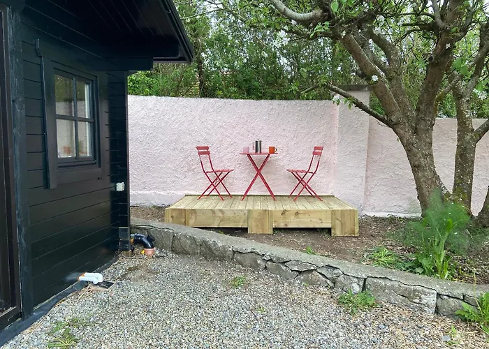 The Cosy Cabin By The Shore